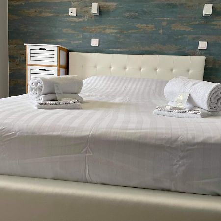 Hotel De La Plage Quinéville Екстериор снимка