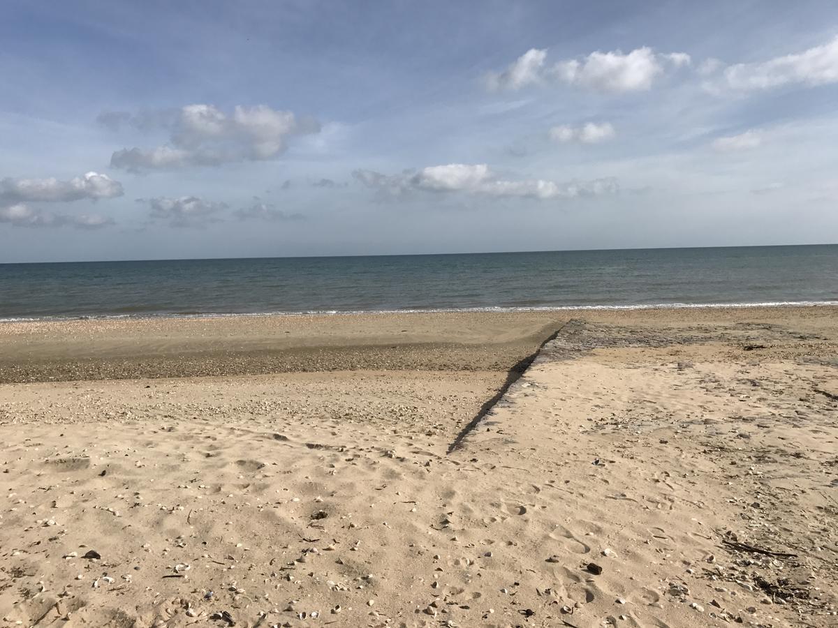 Hotel De La Plage Quinéville Екстериор снимка