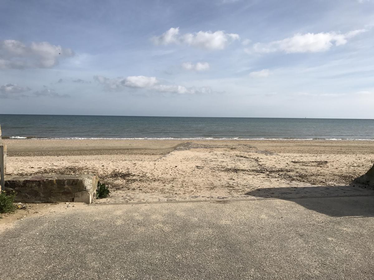 Hotel De La Plage Quinéville Екстериор снимка